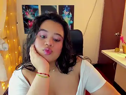 Snapshot of oliviia_cute chatting on November 10, 2025, 12:04 am oliviia cute online show from November 10, 2025, 12:04 am