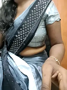 Snapshot of Tamilmallu-duskygirl03 chatting on December 4, 2025, 10:03 am Tamilmallu-duskygirl03 online show from December 4, 2025, 10:03 am