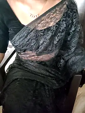 Snapshot of Tamilmallu-duskygirl03 chatting on November 17, 2025, 6:39 am Tamilmallu-duskygirl03 online show from November 17, 2025, 6:39 am