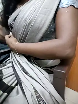 Snapshot of Tamilmallu-duskygirl03 chatting on December 3, 2025, 3:33 pm Tamilmallu-duskygirl03 online show from December 3, 2025, 3:33 pm