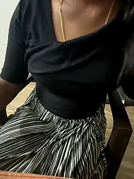 Snapshot of Tamilmallu-duskygirl03 chatting on November 11, 2025, 4:57 pm Tamilmallu-duskygirl03 online show from November 11, 2025, 4:57 pm