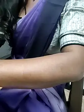 Snapshot of Tamilmallu-duskygirl03 chatting on November 26, 2025, 7:14 pm Tamilmallu-duskygirl03 online show from November 26, 2025, 7:14 pm