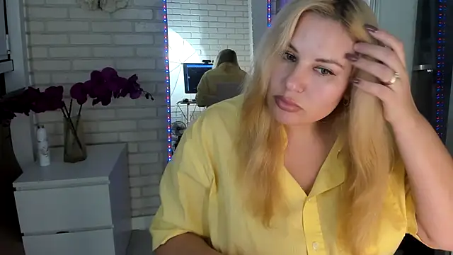 Snapshot of Passion-Blondy chatting on October 10, 2025, 7:15 pm Passion-Blondy online show from October 10, 2025, 7:15 pm