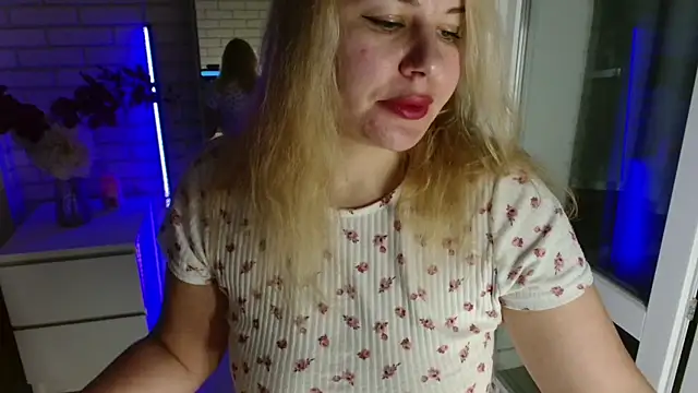 Snapshot of Passion-Blondy chatting on November 12, 2025, 10:46 pm Passion-Blondy online show from November 12, 2025, 10:46 pm