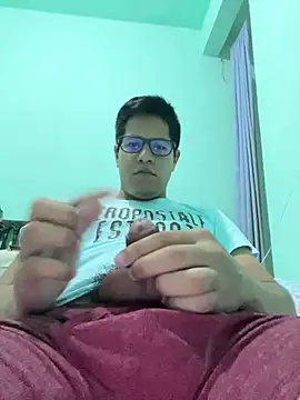 Snapshot of Lukein23 chatting on July 9, 2026, 7:20 am Lukein23 online show from July 9, 2026, 7:20 am