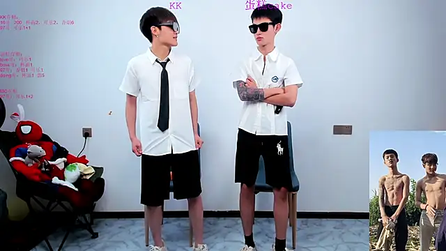 KK-cuteboy online show from October 22, 2025, 11:42 am