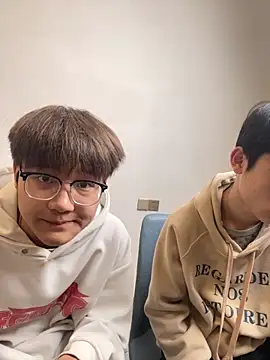 KK-cuteboy online show from November 6, 2025, 11:58 am