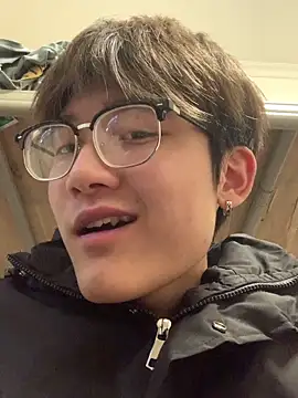 KK-cuteboy online show from November 29, 2025, 10:04 am