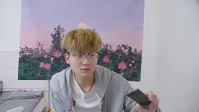 KK-cuteboy online show from April 12, 2026, 5:33 am