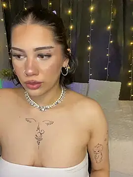 LoraShines online show from June 2, 2026, 5:57 pm