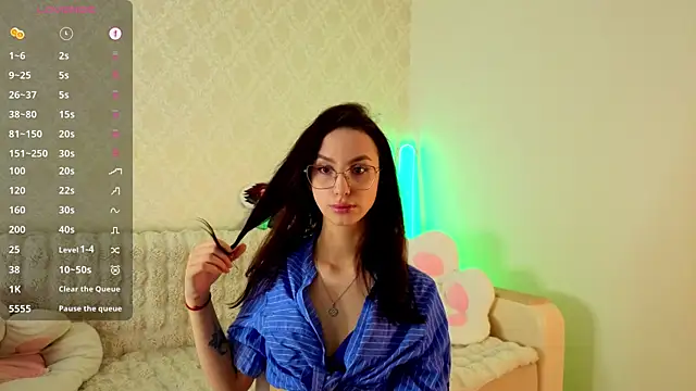 coochyy  online show from October 12, 2025, 10:05 am
