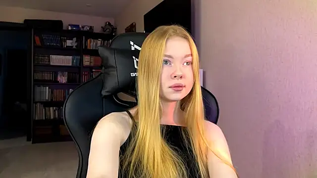 RaguelNicksons online show from November 5, 2025, 4:15 am