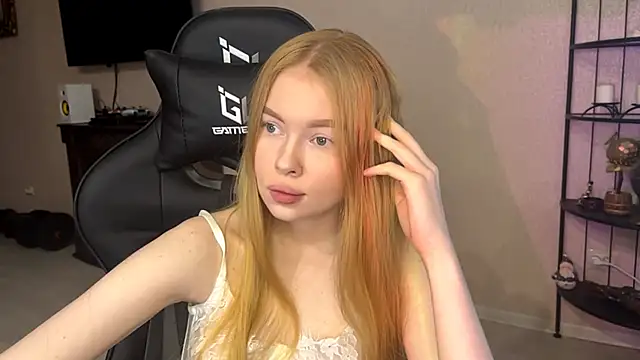 RaguelNicksons online show from December 3, 2025, 5:41 am