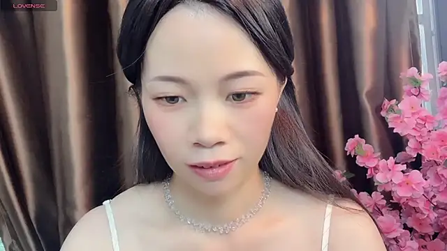 Snapshot of Lynnalltop-165-KeKe chatting on October 14, 2025, 7:42 am Lynnalltop-165-KeKe online show from October 14, 2025, 7:42 am