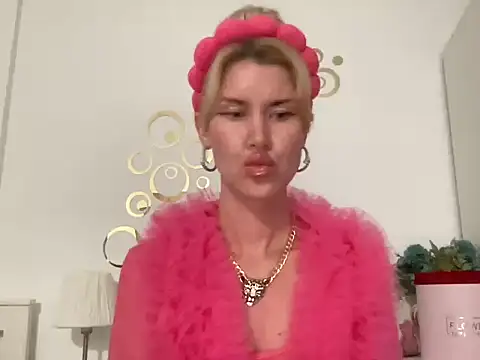 Snapshot of Ilymaris chatting on February 10, 2026, 12:31 am Ilymaris online show from February 10, 2026, 12:31 am