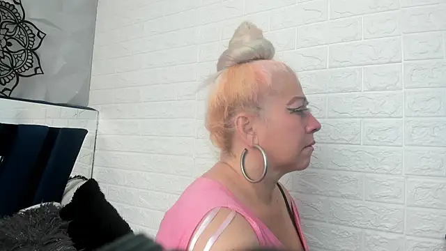 pamela velazco online show from November 12, 2025, 1:37 pm