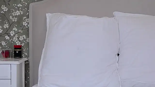 Snapshot of TesaQuinn chatting on November 27, 2025, 6:52 pm TesaQuinn online show from November 27, 2025, 6:52 pm