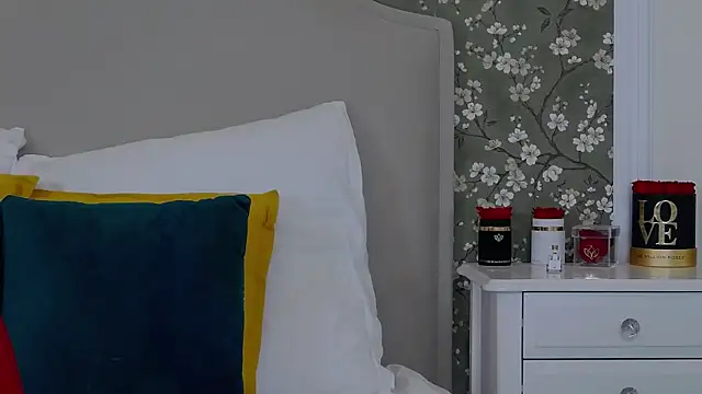 Snapshot of TesaQuinn chatting on November 11, 2025, 6:58 pm TesaQuinn online show from November 11, 2025, 6:58 pm