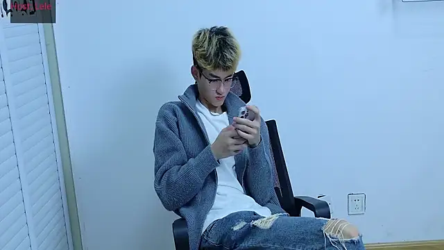 sexyboy-lele online show from October 15, 2025, 12:02 pm