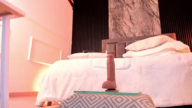 Miahsens online show from November 6, 2025, 4:16 am