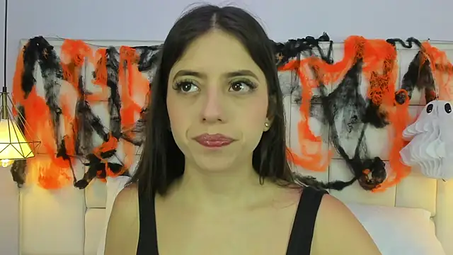 EmmaHolter online show from October 20, 2025, 7:14 pm