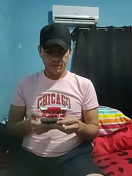 Snapshot of Aturo77 chatting on November 18, 2025, 1:43 am Aturo77 online show from November 18, 2025, 1:43 am