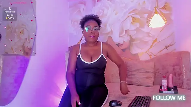 Snapshot of ChannelCroix chatting on October 17, 2025, 7:26 pm ChannelCroix online show from October 17, 2025, 7:26 pm