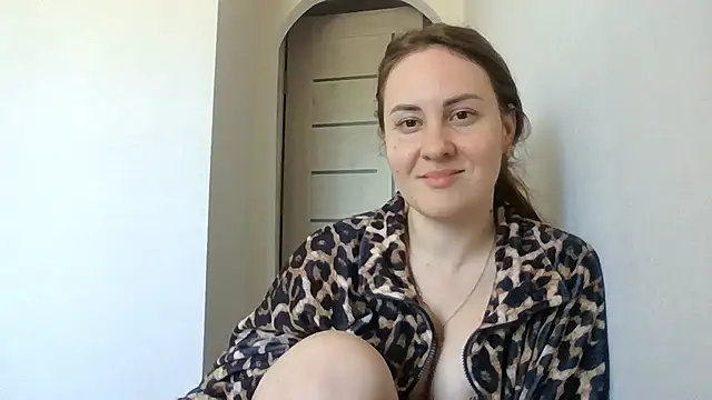 Snapshot of MeadowEyes chatting on May 6, 2026, 8:29 am MeadowEyes online show from May 6, 2026, 8:29 am
