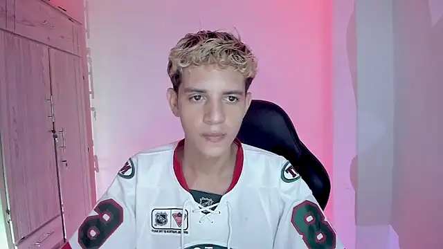 Snapshot of tylernova chatting on February 6, 2026, 3:35 am tylernova online show from February 6, 2026, 3:35 am