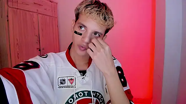 Snapshot of tylernova chatting on February 8, 2026, 3:15 am tylernova online show from February 8, 2026, 3:15 am