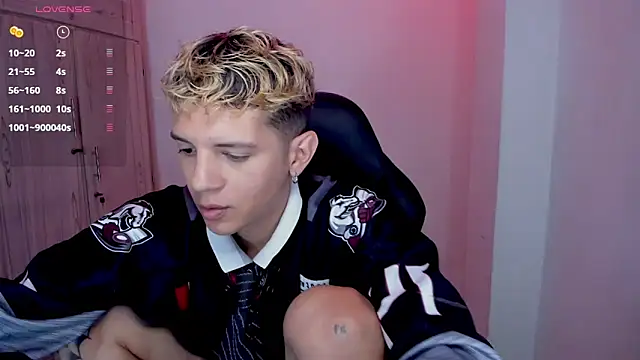 Snapshot of tylernova chatting on March 3, 2026, 3:46 am tylernova online show from March 3, 2026, 3:46 am