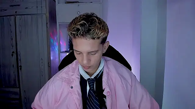 Snapshot of tylernova chatting on January 19, 2026, 12:36 am tylernova online show from January 19, 2026, 12:36 am