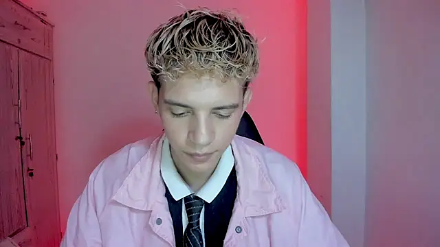 Snapshot of tylernova chatting on February 4, 2026, 3:56 am tylernova online show from February 4, 2026, 3:56 am