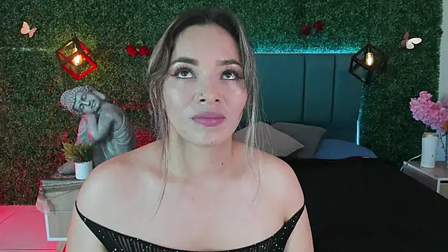 Snapshot of Kiaraa88 chatting on July 16, 2026, 8:39 pm Kiaraa88 online show from July 16, 2026, 8:39 pm