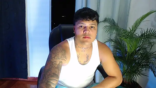 Snapshot of Boyhot_00 chatting on January 8, 2026, 4:40 am Boyhot 00 online show from January 8, 2026, 4:40 am