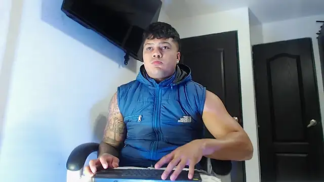 Snapshot of Boyhot_00 chatting on October 19, 2025, 12:13 am Boyhot 00 online show from October 19, 2025, 12:13 am