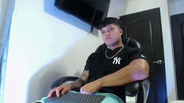 Snapshot of Boyhot_00 chatting on October 26, 2025, 3:40 am Boyhot 00 online show from October 26, 2025, 3:40 am