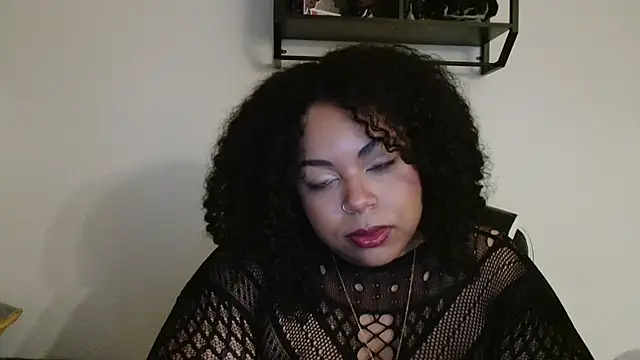 KalaniRose online show from October 28, 2025, 6:12 am