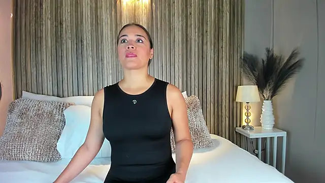 VanneCamiel online show from November 17, 2025, 12:09 pm