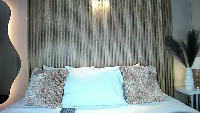 VanneCamiel online show from October 30, 2025, 11:52 am