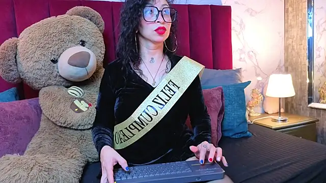 CHIARAJJONES online show from June 4, 2026, 1:05 pm