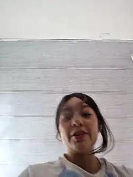   Lorelain   online show from October 25, 2025, 4:29 pm