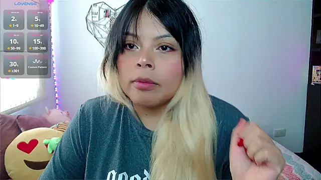 EllieMoonX online show from April 23, 2026, 6:53 pm