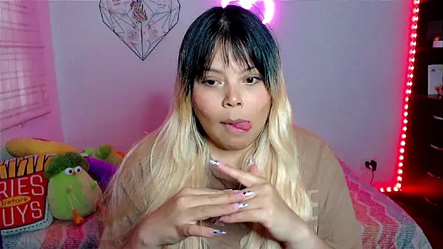 EllieMoonX online show from March 3, 2026, 11:01 pm