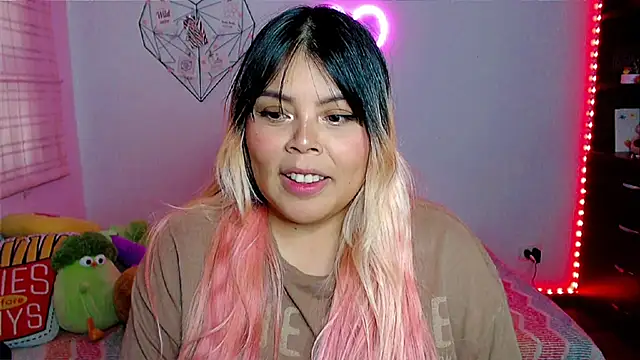 EllieMoonX online show from February 9, 2026, 10:52 pm