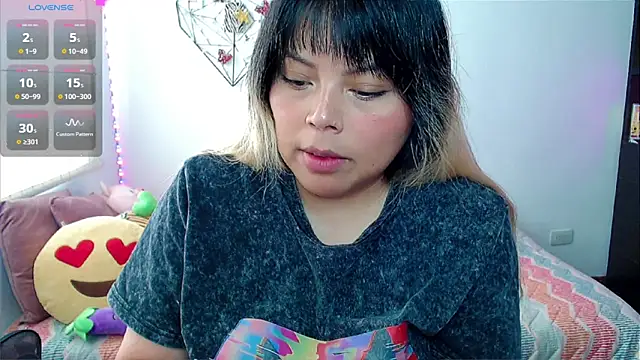 EllieMoonX online show from April 28, 2026, 2:21 pm