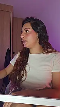 Snapshot of Meganthomson chatting on December 17, 2025, 2:27 am Meganthomson online show from December 17, 2025, 2:27 am