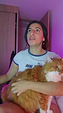 Snapshot of Meganthomson chatting on December 18, 2025, 3:55 am Meganthomson online show from December 18, 2025, 3:55 am