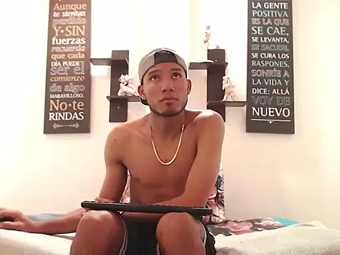 ADRIEL  VEGA online show from October 15, 2025, 4:44 am