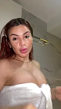 Snapshot of AbrilColls_ chatting on November 1, 2025, 4:30 am AbrilColls online show from November 1, 2025, 4:30 am